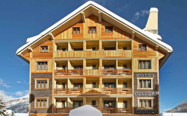 Hotel Holiday Debili, Sauze d'Oulx What’s all the fuss about Multi-generational holidays? Skiers have been doing it for decades!