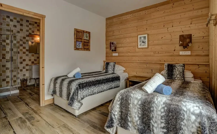 Chalet Hellebore - 13