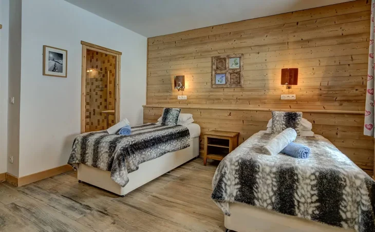 Chalet Hellebore - 14