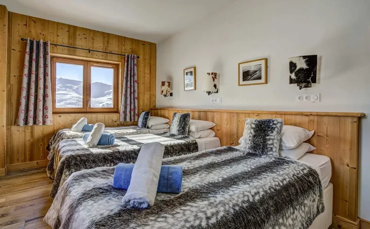 Chalet Hellebore - 17