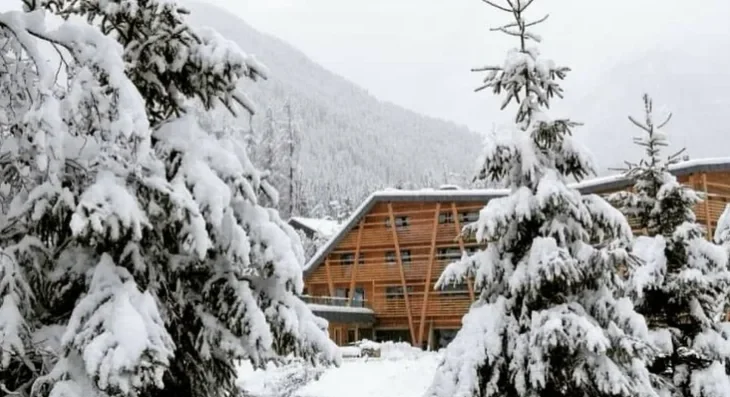 Hotel Au Charmant Petit Lac - 1