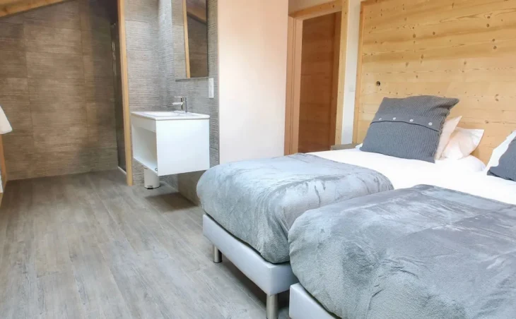 Forest Lodge – Summer - 6