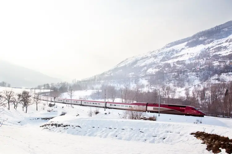 Let The Snow Train Take The Strain Out Of Getting To The Mountains ...