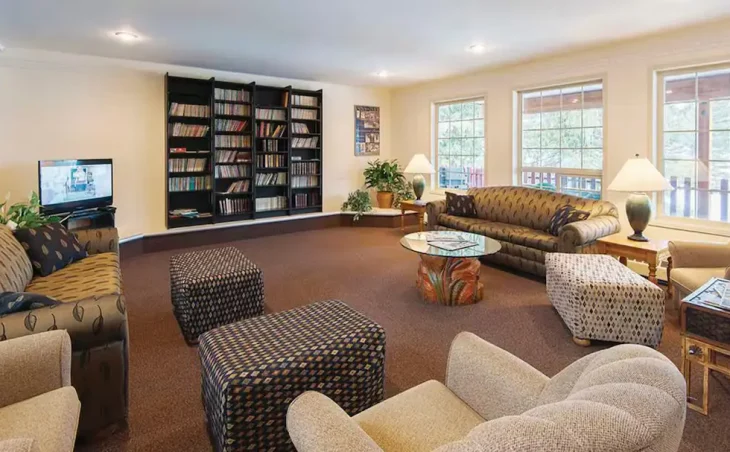 Fernie Slopeside Lodge - 5