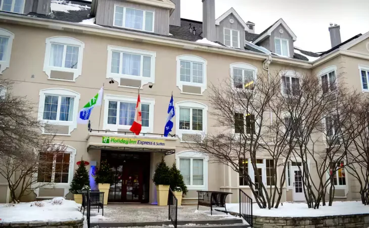 Holiday Inn Express & Suites - 4