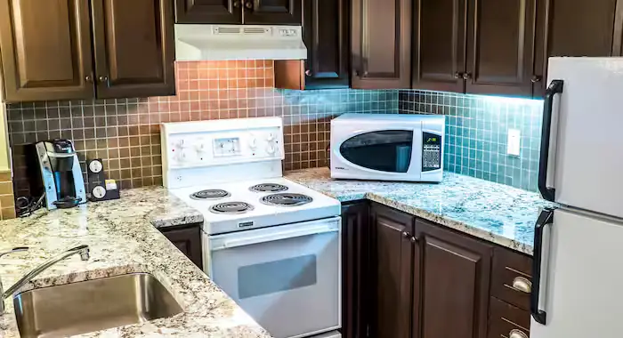 Holiday Inn Express & Suites - 8