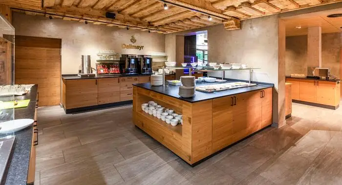 KOSIS Sports Lifestyle Hotel - 11