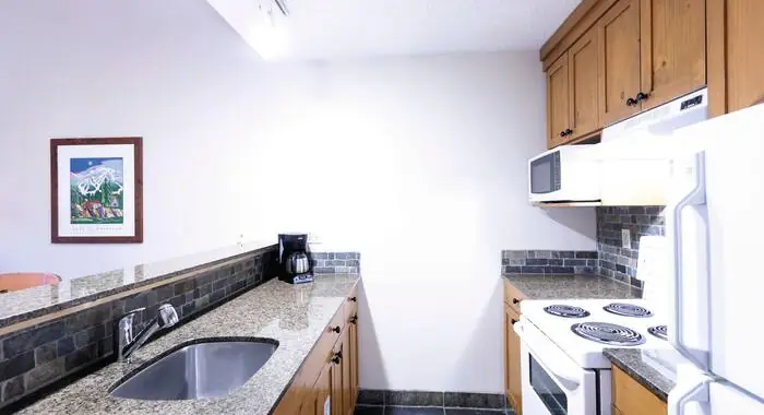 Tantalus Lodge Resort - 8