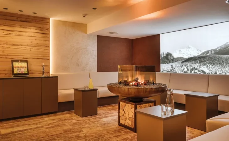 Regina Hotel Suites - 4