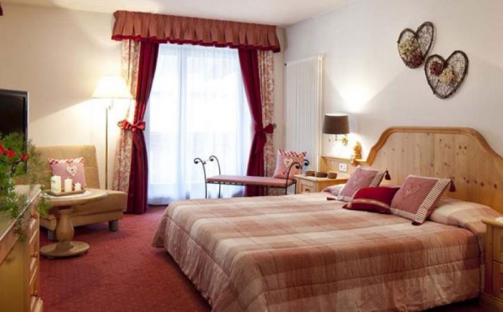 Hotel Table in Corvara , Italy image 3