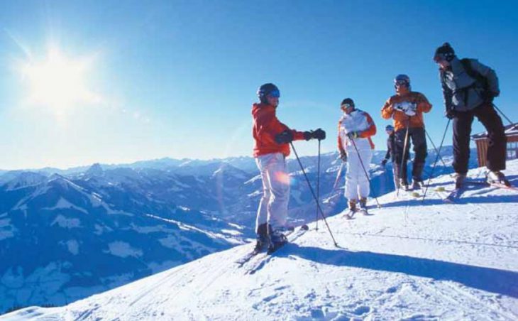Ski holidays in Soll - skiers at mountain top