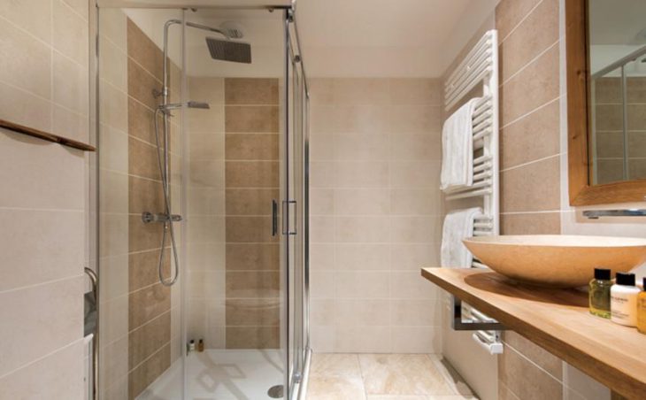 Chalet Faucon, Les Menuires, Bathroom